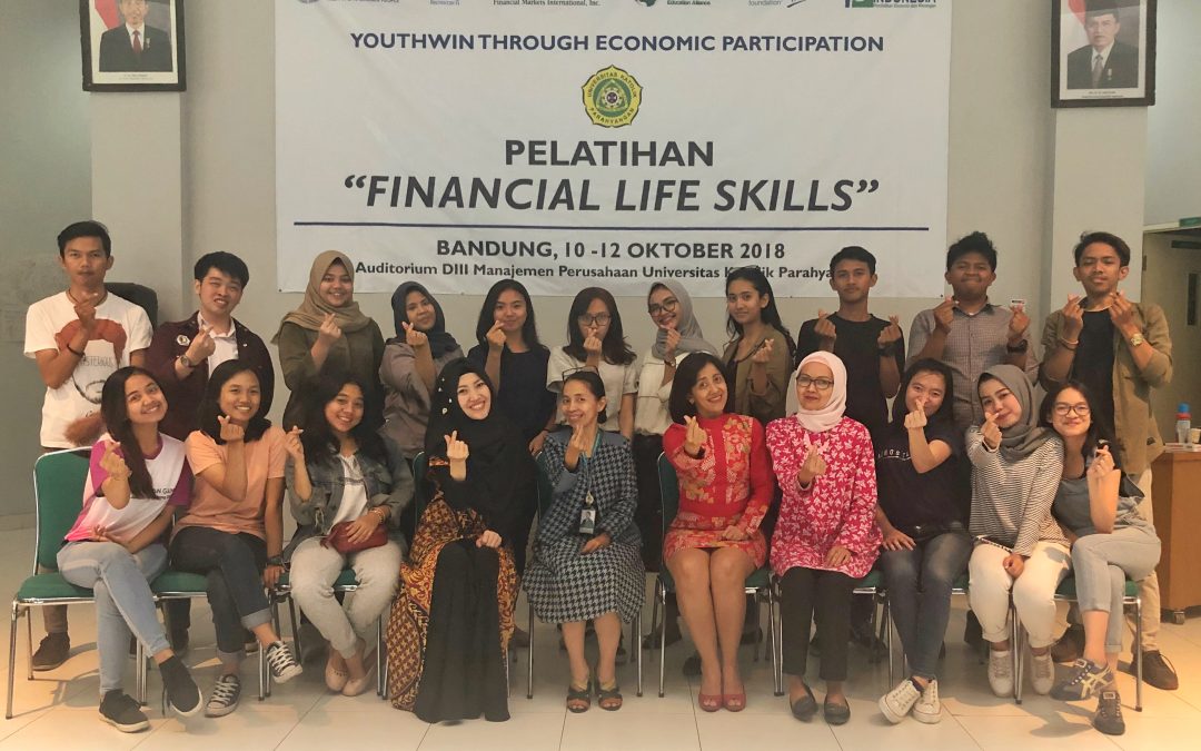 Pelatihan Financial Life Skill (FLS) oleh Program Studi DIII Manajemen Perusahaan Bekerjasama dengan Youth Empowerment Project (YEP) USAID